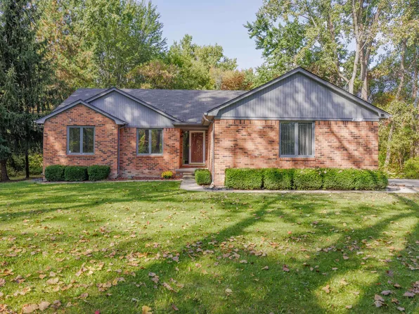 25353 Dunn Ct, Chesterfield, MI 48051