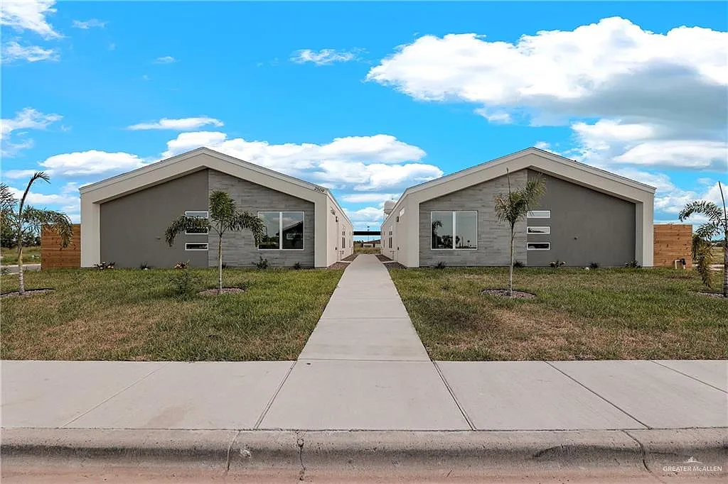 3 bed, 2.0 bath, 4502 sqft, $1,250 — Photo 1