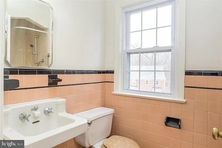 1667 Primrose Rd NW — Photo 14