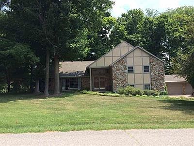1st image of 5600 Woodlawn Dr