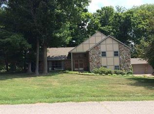 5600 Woodlawn Dr, Newburgh, IN 47630