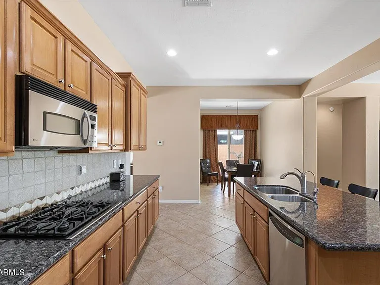 743 E Torrey Pines Pl — Photo 8
