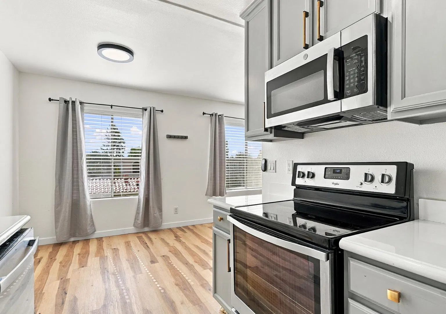 1240 N Broadway - 1240 N Broadway Unit 57 — Photo 1