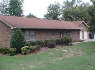 406 Green Valley Dr, Johnson City, TN 37601