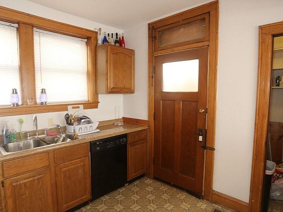 3rd image of 2236 W Waveland Ave #1