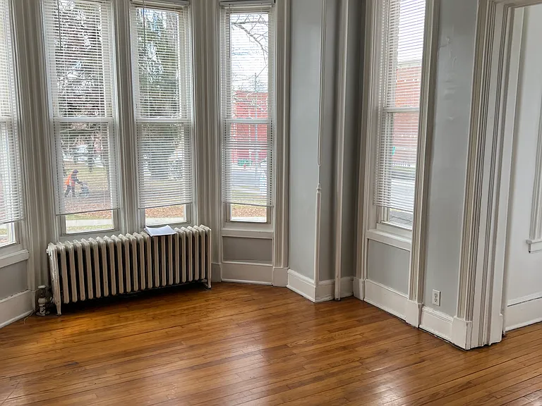 109 Montgomery St #1C — Photo 8