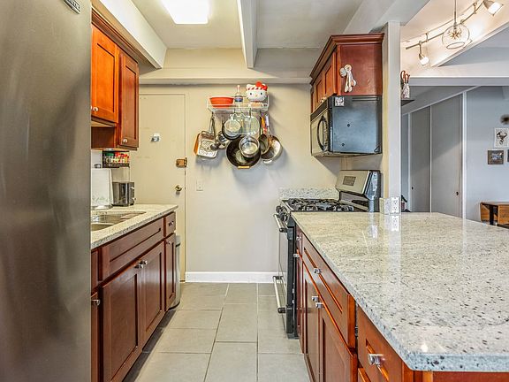 4th image of 1922 W Hood Ave APT 5B