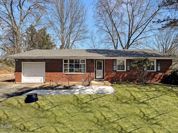 15 Little Beach Lake Rd, Beach Lake, PA 18405