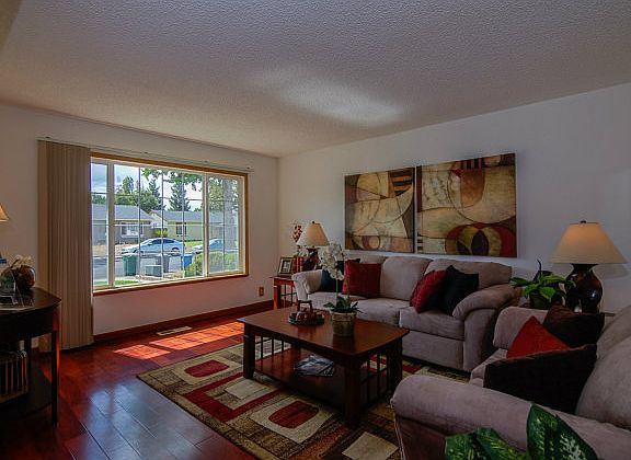 3rd image of 35020 Hollyhock St