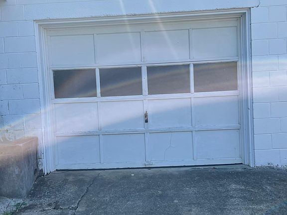 4th image of 611 W Poplar St