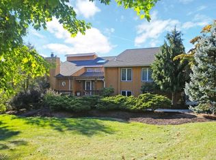 2 Fawn Ridge Rd, Lebanon, NJ 08833