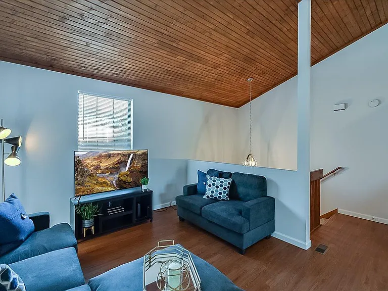 3580 Squires Woods Way — Photo 6