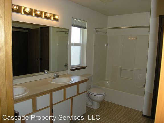 3rd image of 860 SE Jensen St APT 301