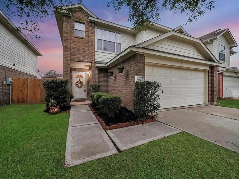 16923 Lockford Ln — Photo 2