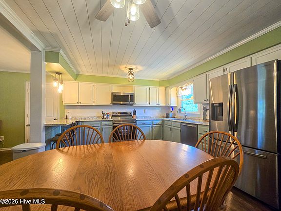 3rd image of 809 Sandy Ridge Road