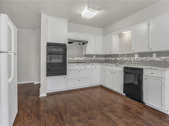 4th image of 3409 Wildrye Dr