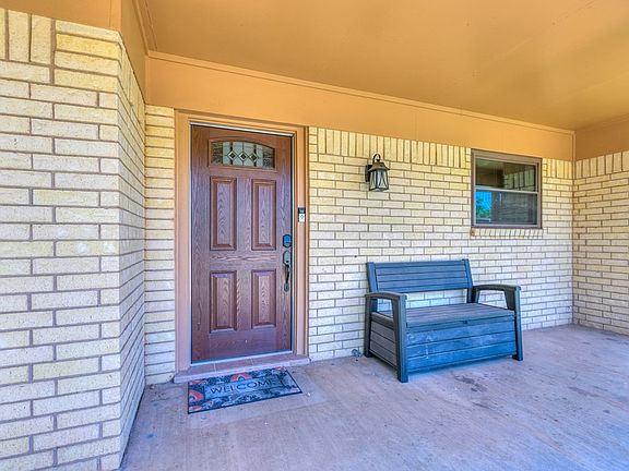 3rd image of 3301 Briargrove Ln