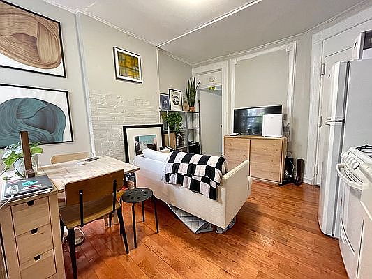 2nd image of 716 Sackett St APT 2RR
