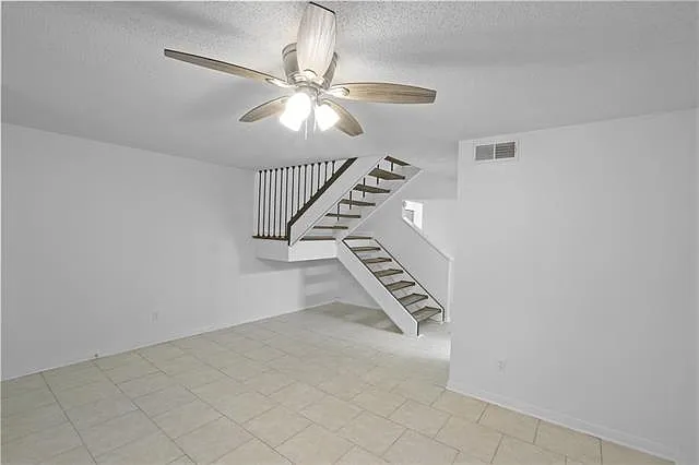 2 bed, 1.5 bath, 1100 sqft, $1,600 — Photo 4