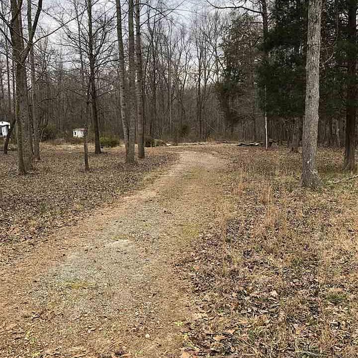 2nd image of 110 Barnyard Ct