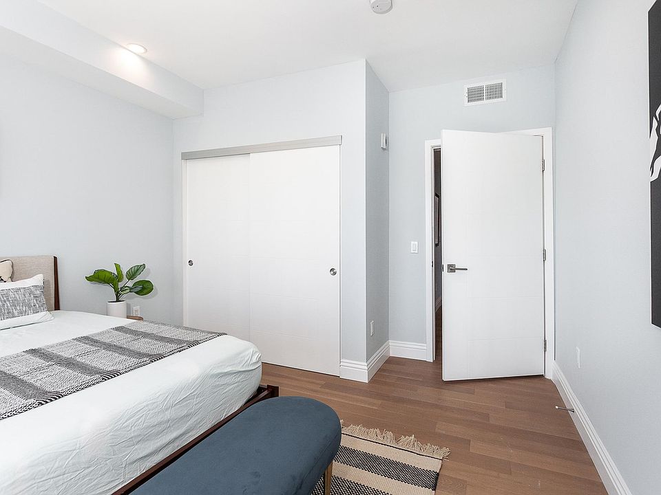 1st image of 2939 Leeward Ave #208