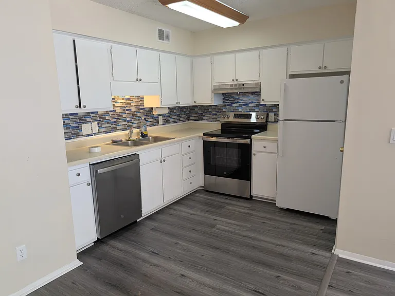 420 Cambridge Cir #G7 — Photo 6