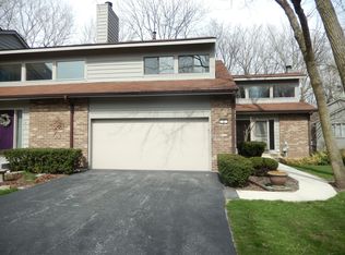 2 Commons Dr, Palos Park, IL 60464