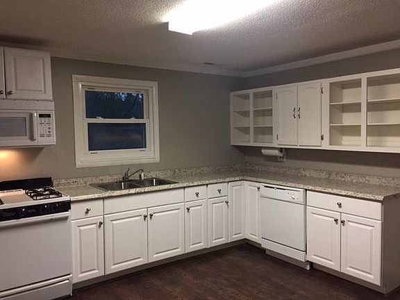 Kitchen View 1 (13'6"x13'6")