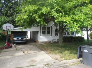 109 Reservoir Rd, Pekin, IL 61554