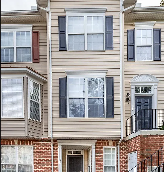 39 Harbour Heights Dr — Photo 1