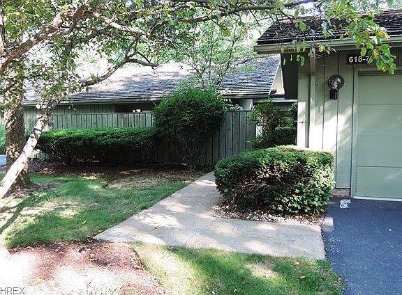 2nd image of 618-7 Russet Woods Ct