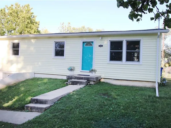 405 Highland Ave, Smithville, MO 64089