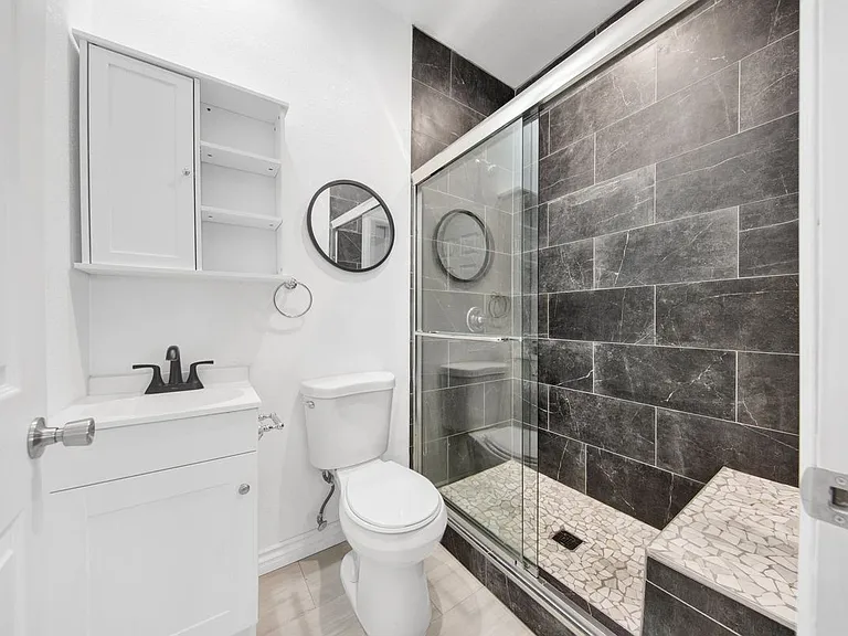 8459 Omelveny Ave — Photo 6
