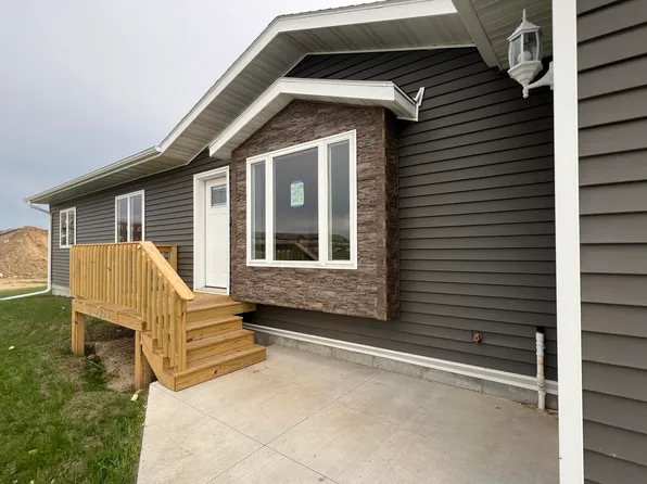 2371 Firehouse Dr, Huron, SD 57350