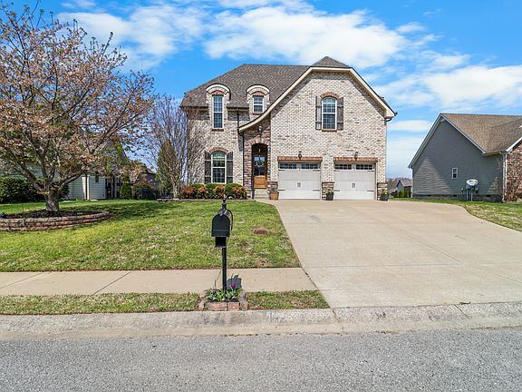 3rd image of 951 Willow Cir