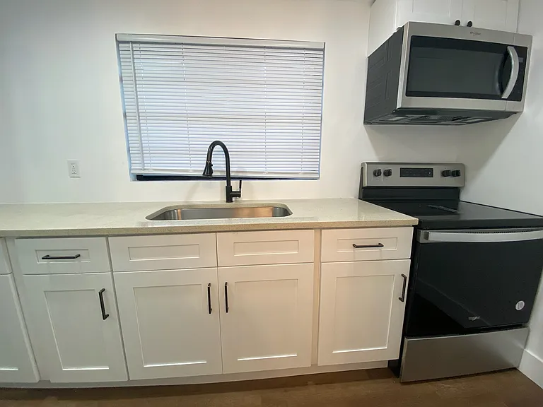4614 E Seneca Ave — Photo 32