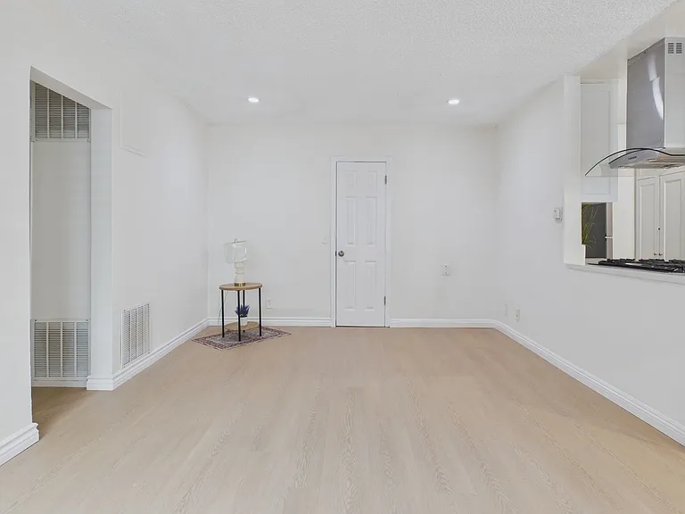 Gale Apartments — Photo 30