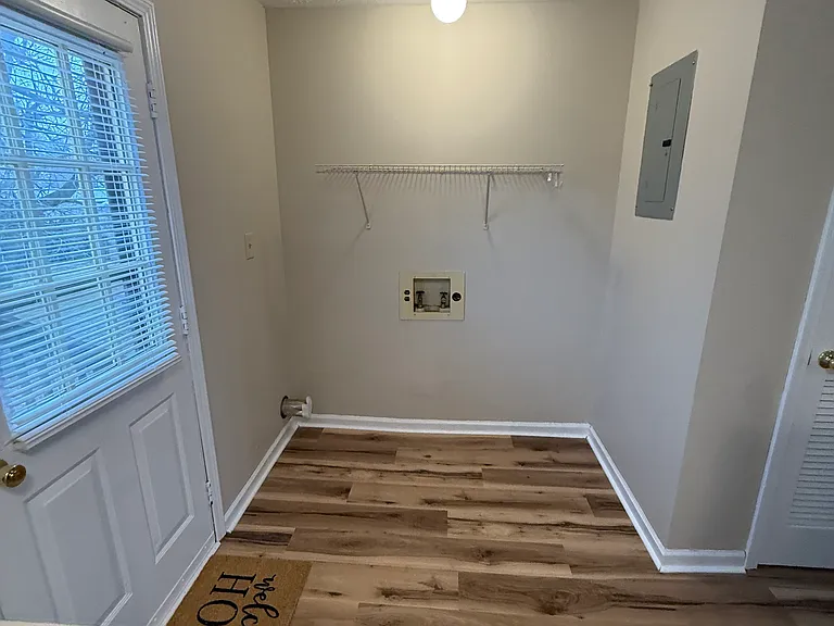 719 Main St — Photo 2