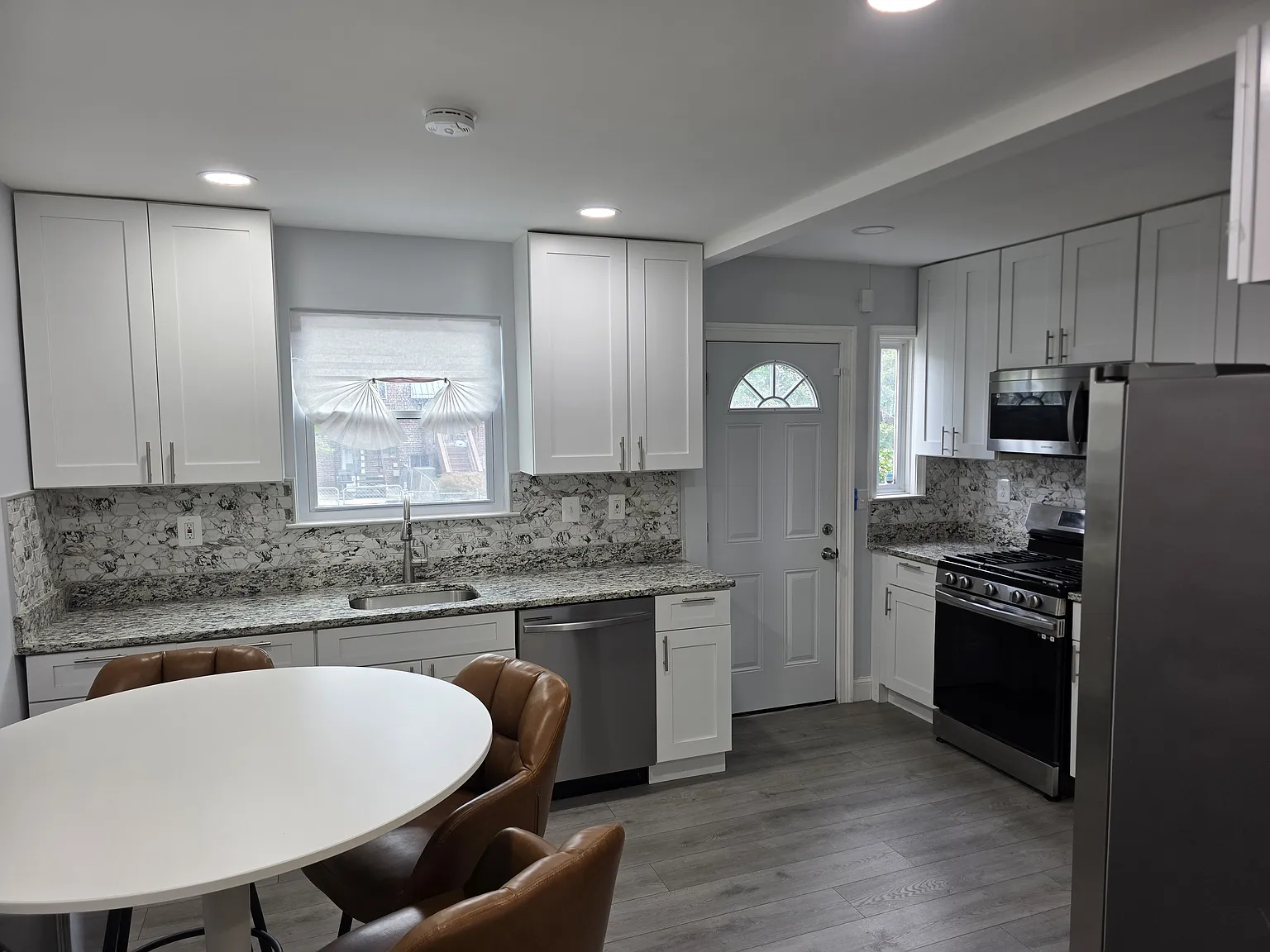 2 bed, 2.5 bath, 1264 sqft, $3,400 — Photo 4