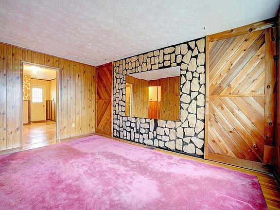 3rd image of 1101 Matthews Dr