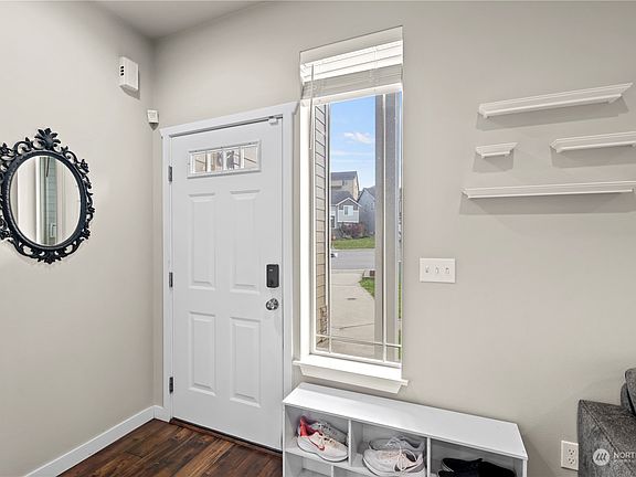 5th image of 4017 201st Street E