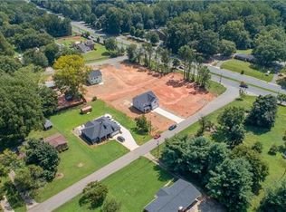 5810 Kinghurst Dr, Charlotte, NC 28227