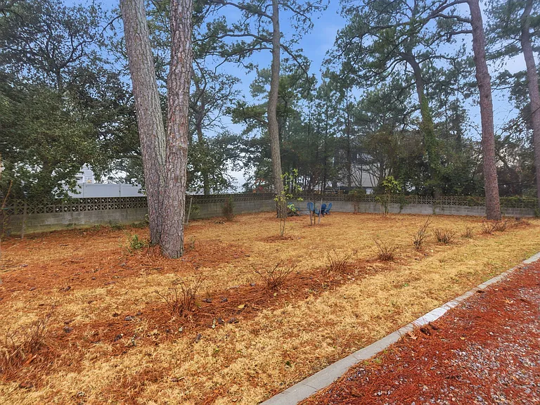 2923 Pretty Lake Ave #A — Photo 41