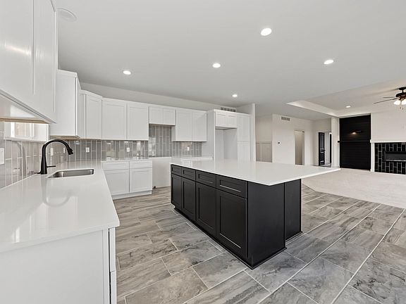 3rd image of 1073 Williamson Cir