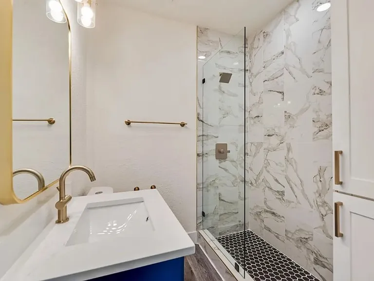 447 W Clarendon Dr — Photo 9