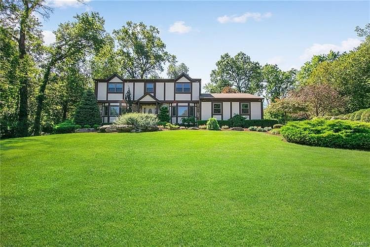 1st image of 7 Shagbark Ct