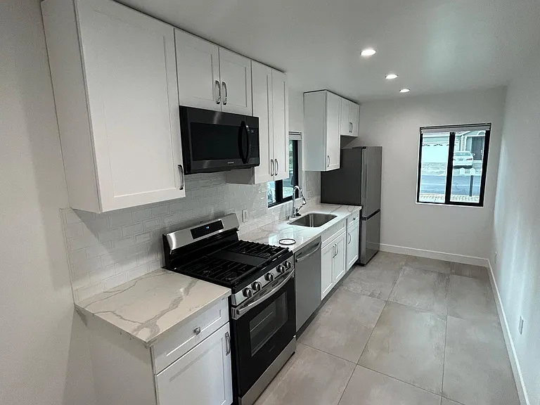 18236 1/2 Arminta St — Photo 5