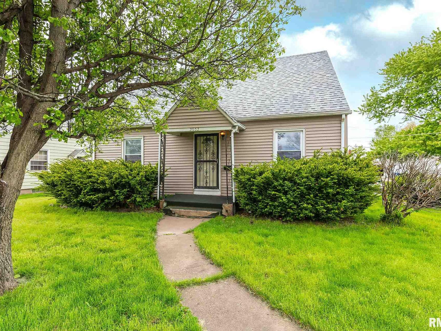 2052 Hickory Grove Rd, Davenport, IA 52804 Zillow