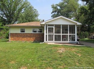 818 W Larkspur Dr, Jeffersonville, IN 47130