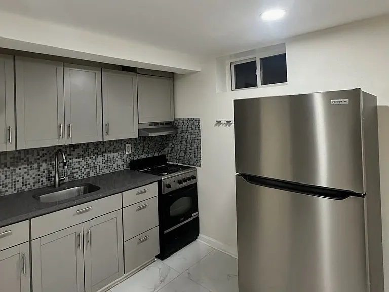 7 Circle Ave — Photo 1